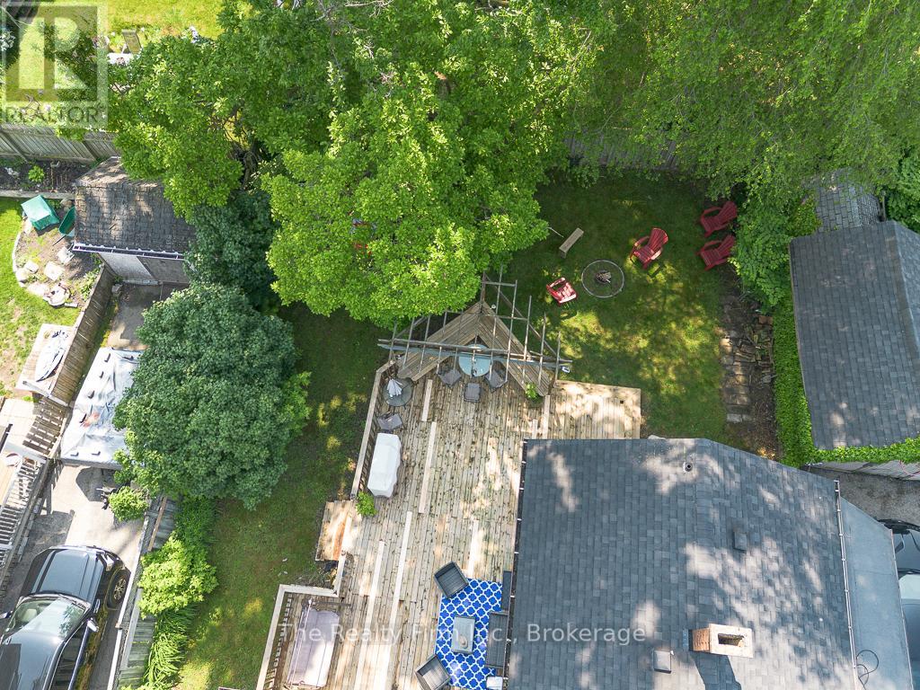 Property at 132 CHARLES STREET E image 5