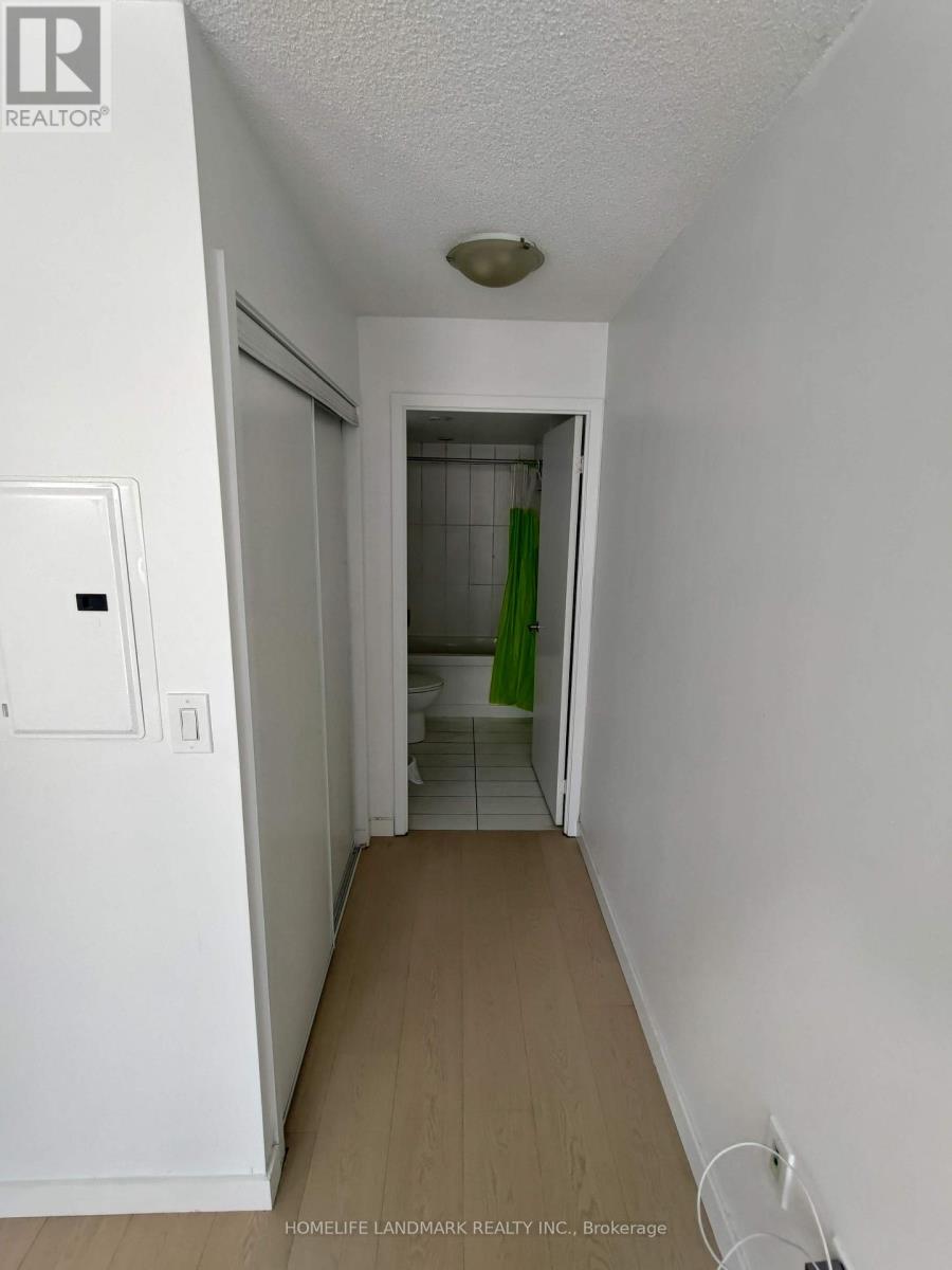 1005 - 8 Telegram Mews, Toronto, Ontario  M5V 3Z5 - Photo 8 - C12201929