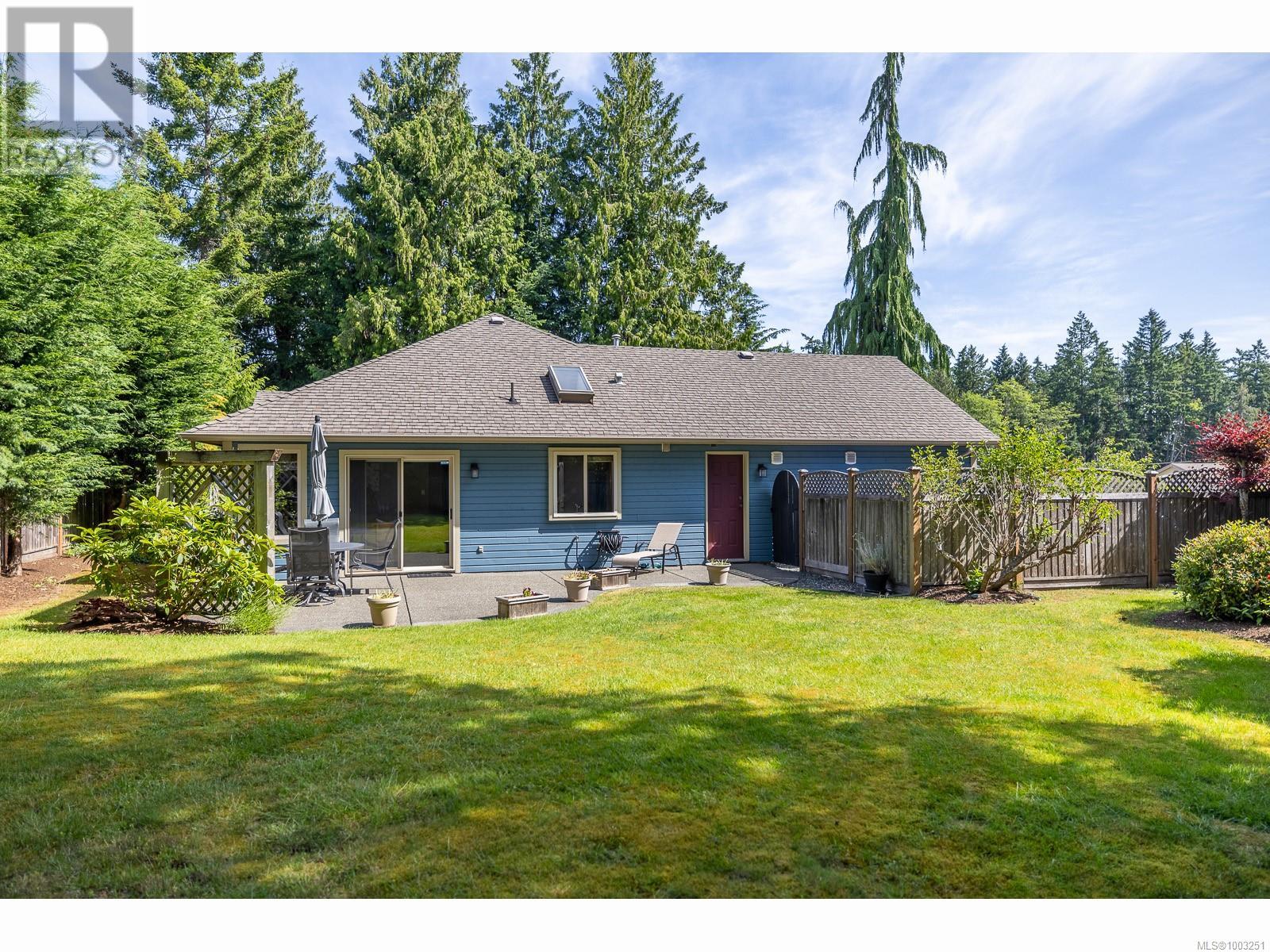 585 HAZELWOOD Pl, Qualicum Beach, British Columbia
