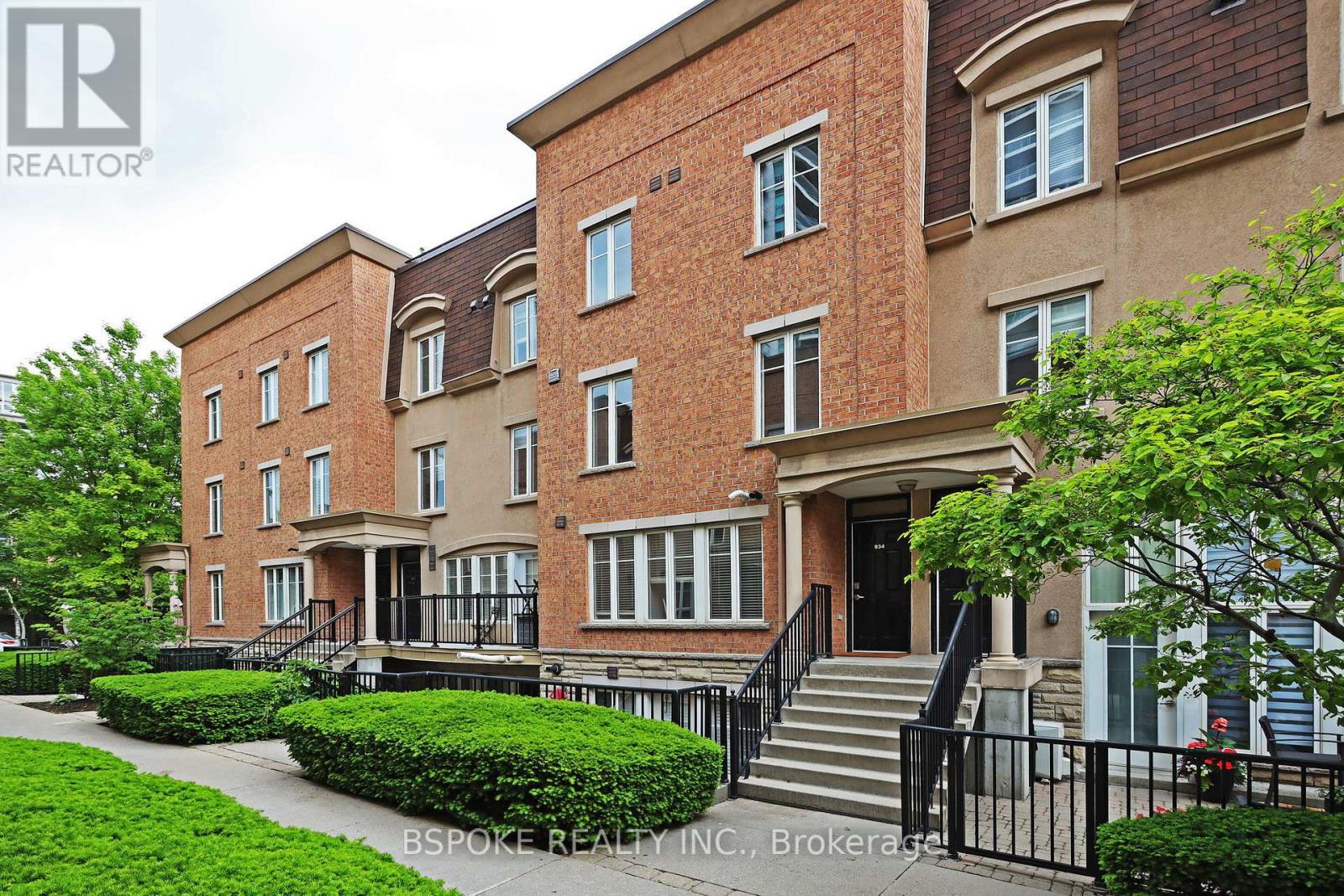 834 - 46 WESTERN BATTERY ROAD, Toronto, Ontario