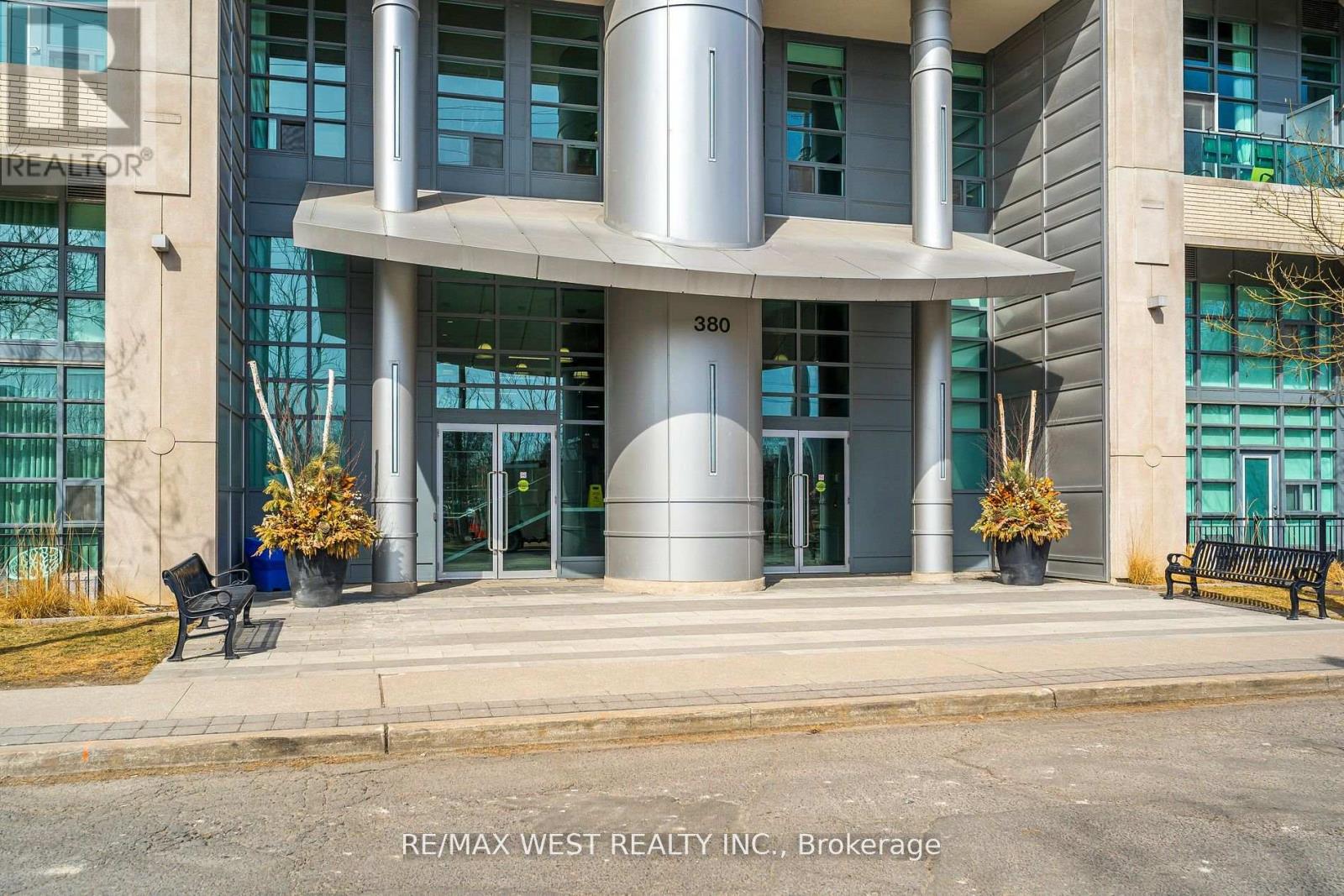 333 - 380 Macpherson Avenue, Toronto, Ontario  M4V 3E3 - Photo 2 - C12215411