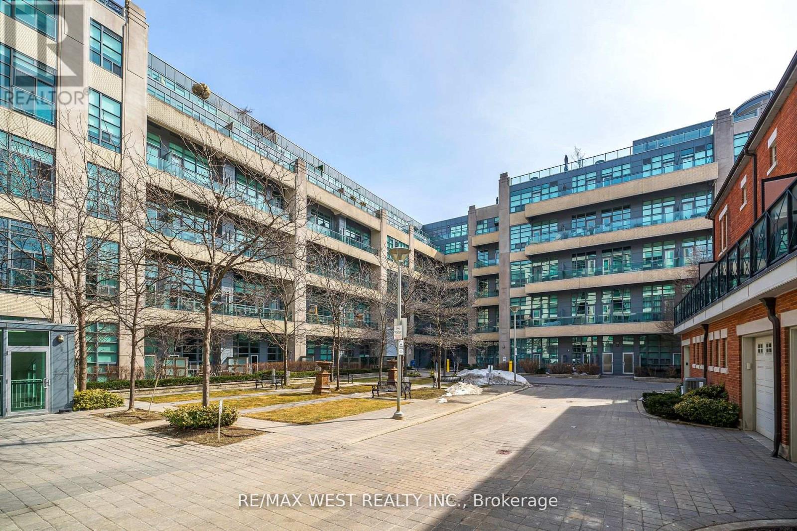 333 - 380 Macpherson Avenue, Toronto, Ontario  M4V 3E3 - Photo 3 - C12215411