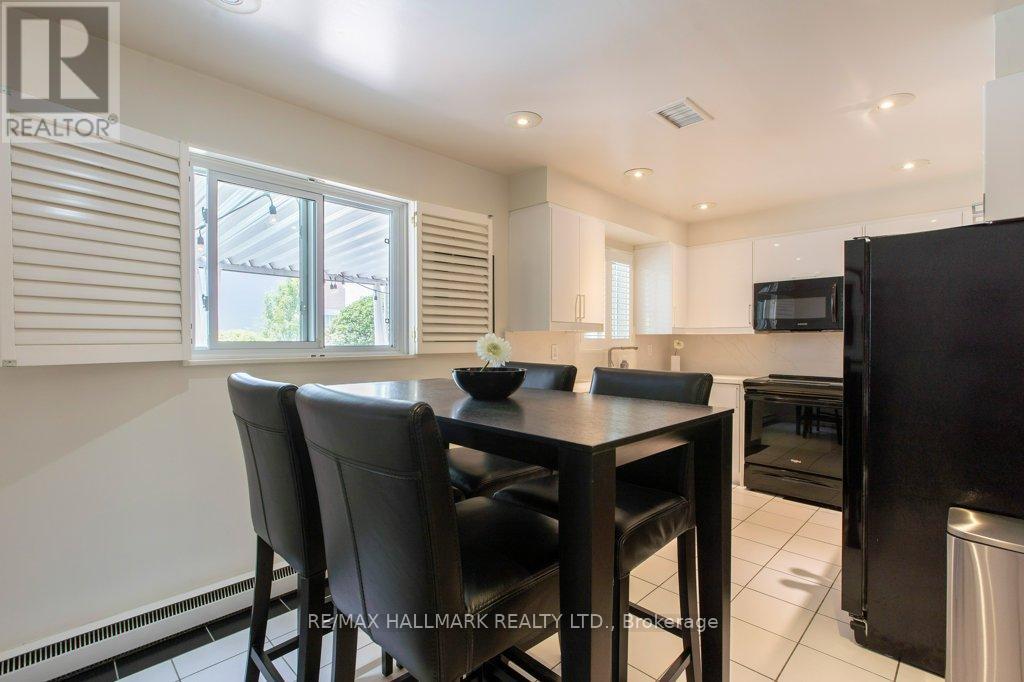 6 Tumbleweed Road, Toronto (Don Valley Village), Ontario  M2J 2N3 - Photo 6 - C12215522