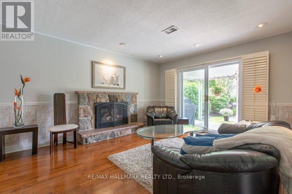 6 Tumbleweed Road, Toronto (Don Valley Village), Ontario  M2J 2N3 - Photo 8 - C12215522