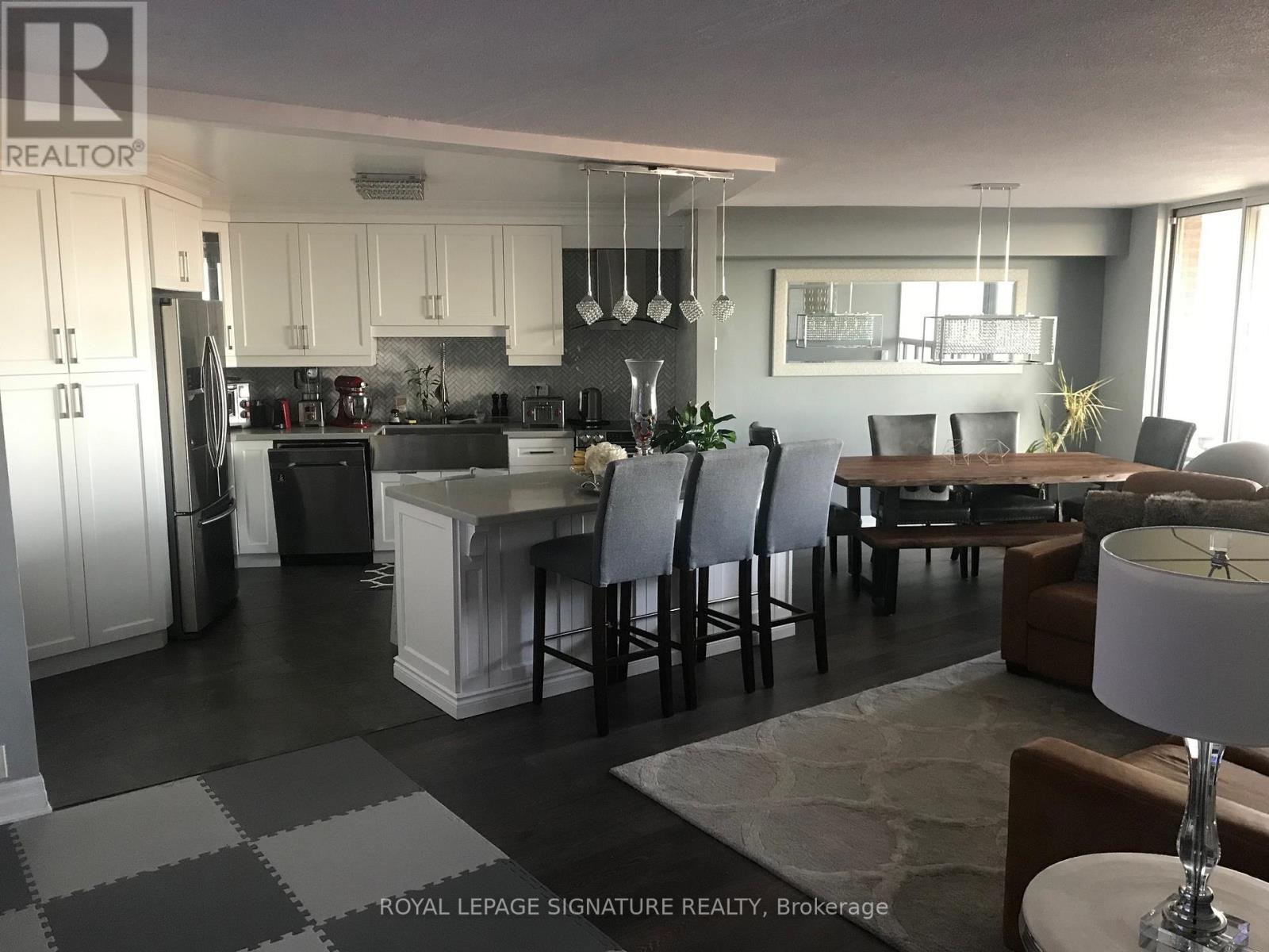 1406 - 60 Pavane Linkway, Toronto (Flemingdon Park), Ontario  M3C 1A2 - Photo 10 - C12215526