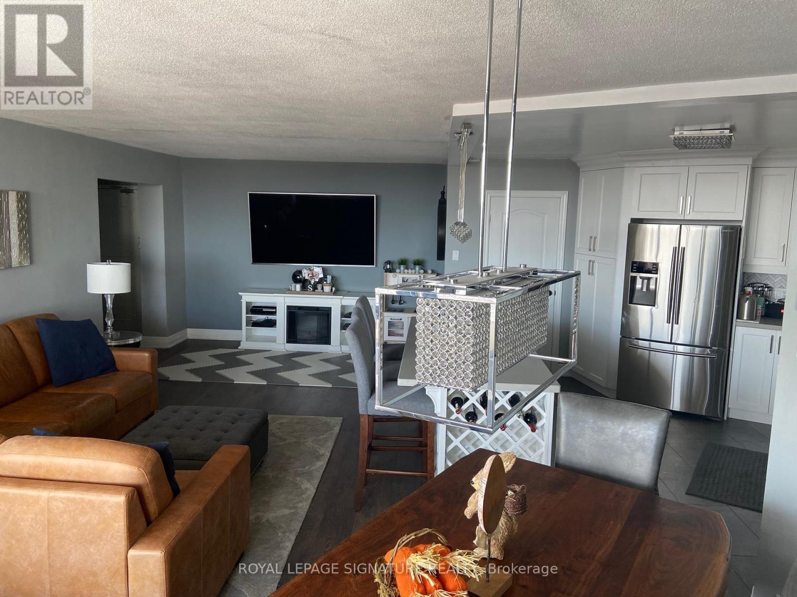 1406 - 60 Pavane Linkway, Toronto (Flemingdon Park), Ontario  M3C 1A2 - Photo 14 - C12215526