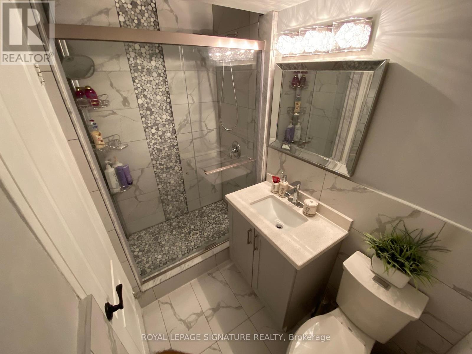1406 - 60 Pavane Linkway, Toronto (Flemingdon Park), Ontario  M3C 1A2 - Photo 4 - C12215526