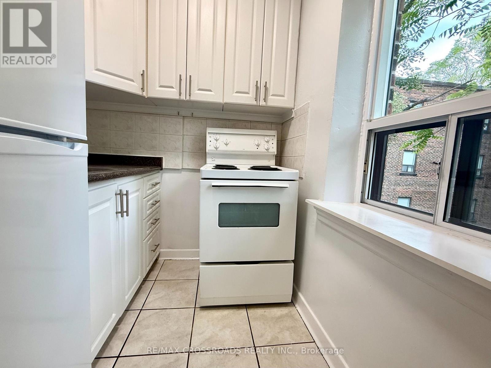 204 - 2770 Yonge Street, Toronto, Ontario  M4N 2J3 - Photo 5 - C12215541
