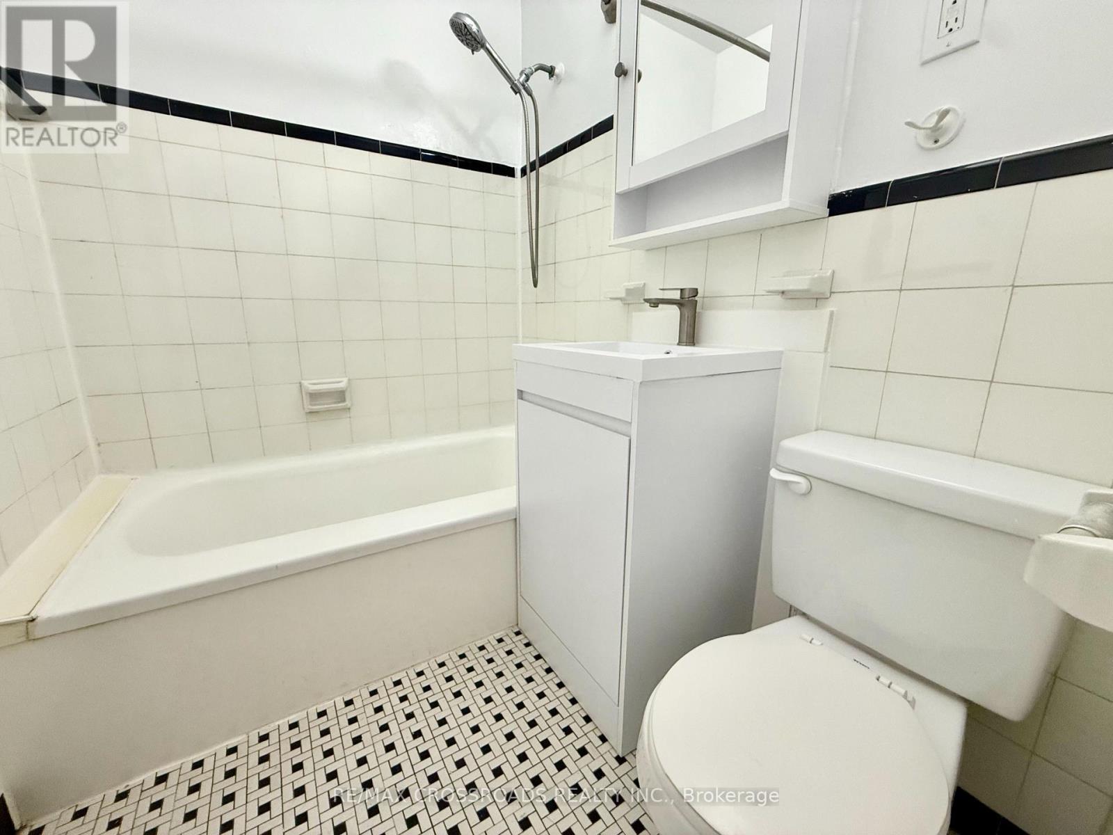 204 - 2770 Yonge Street, Toronto, Ontario  M4N 2J3 - Photo 6 - C12215541