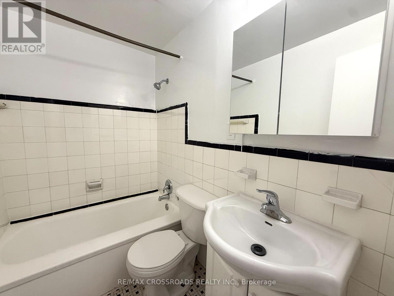 B7 - 2770 Yonge Street, Toronto, Ontario  M4N 2J3 - Photo 6 - C12215543