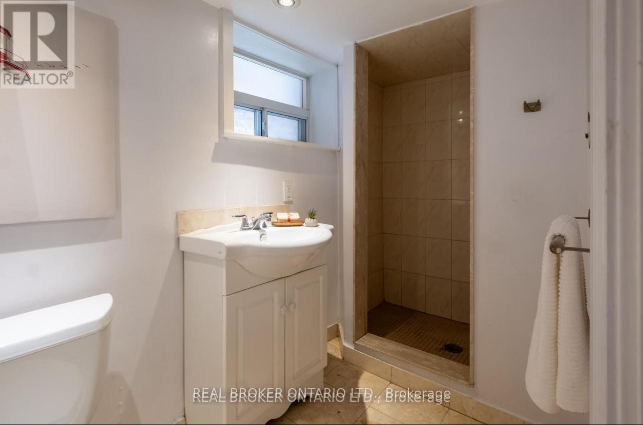 158 Golfview Avenue, Toronto (East End-Danforth), Ontario  M4E 2K5 - Photo 21 - E12215392