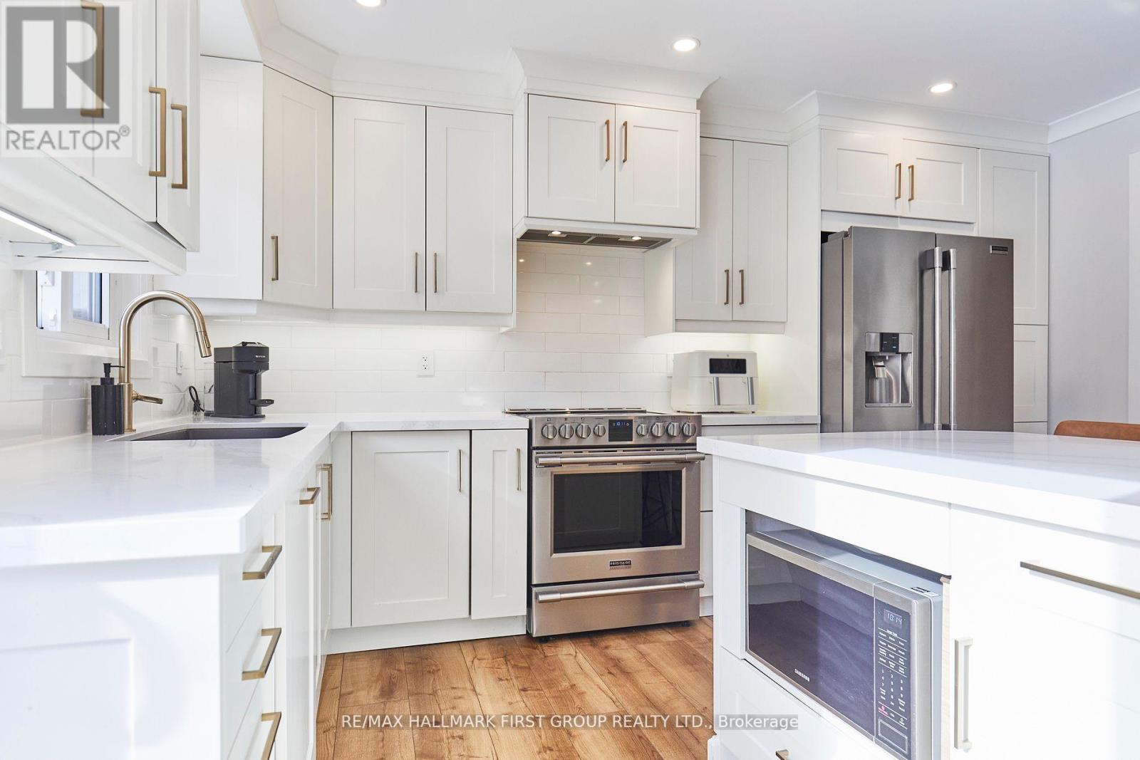 72 Irwin Drive, Whitby (Downtown Whitby), Ontario  L1N 9H7 - Photo 8 - E12215480