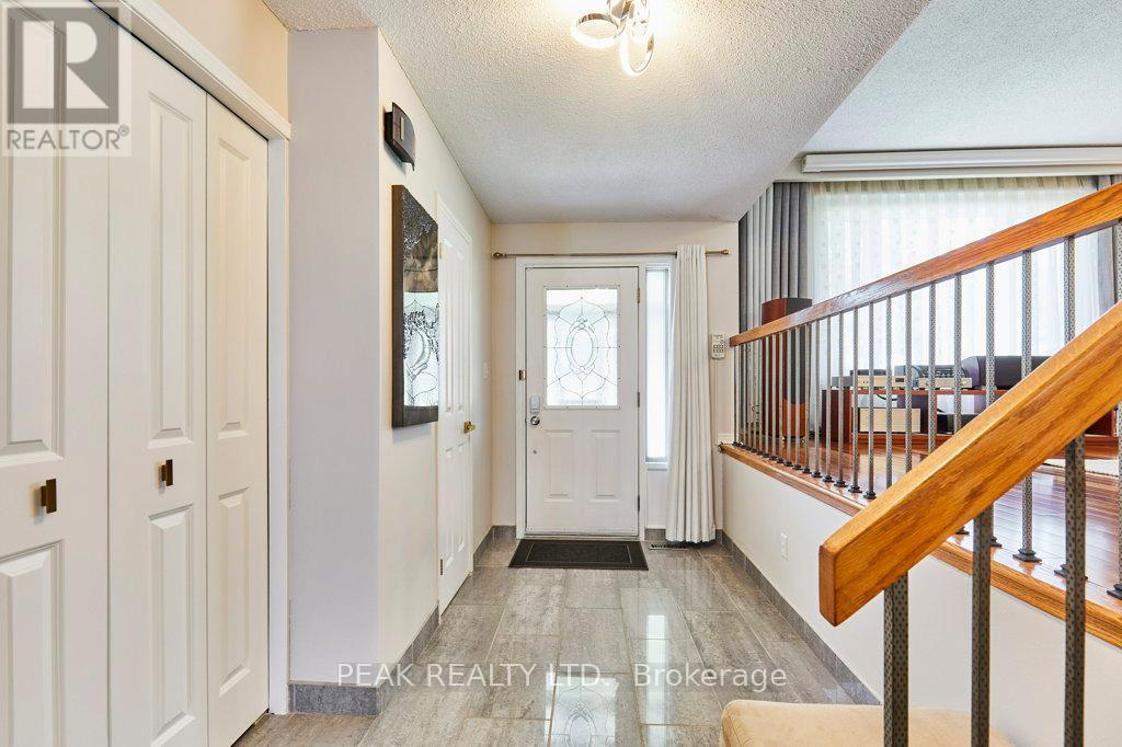 14 Mansfield Crescent, Whitby (Blue Grass Meadows), Ontario  L1N 6T4 - Photo 2 - E12215610