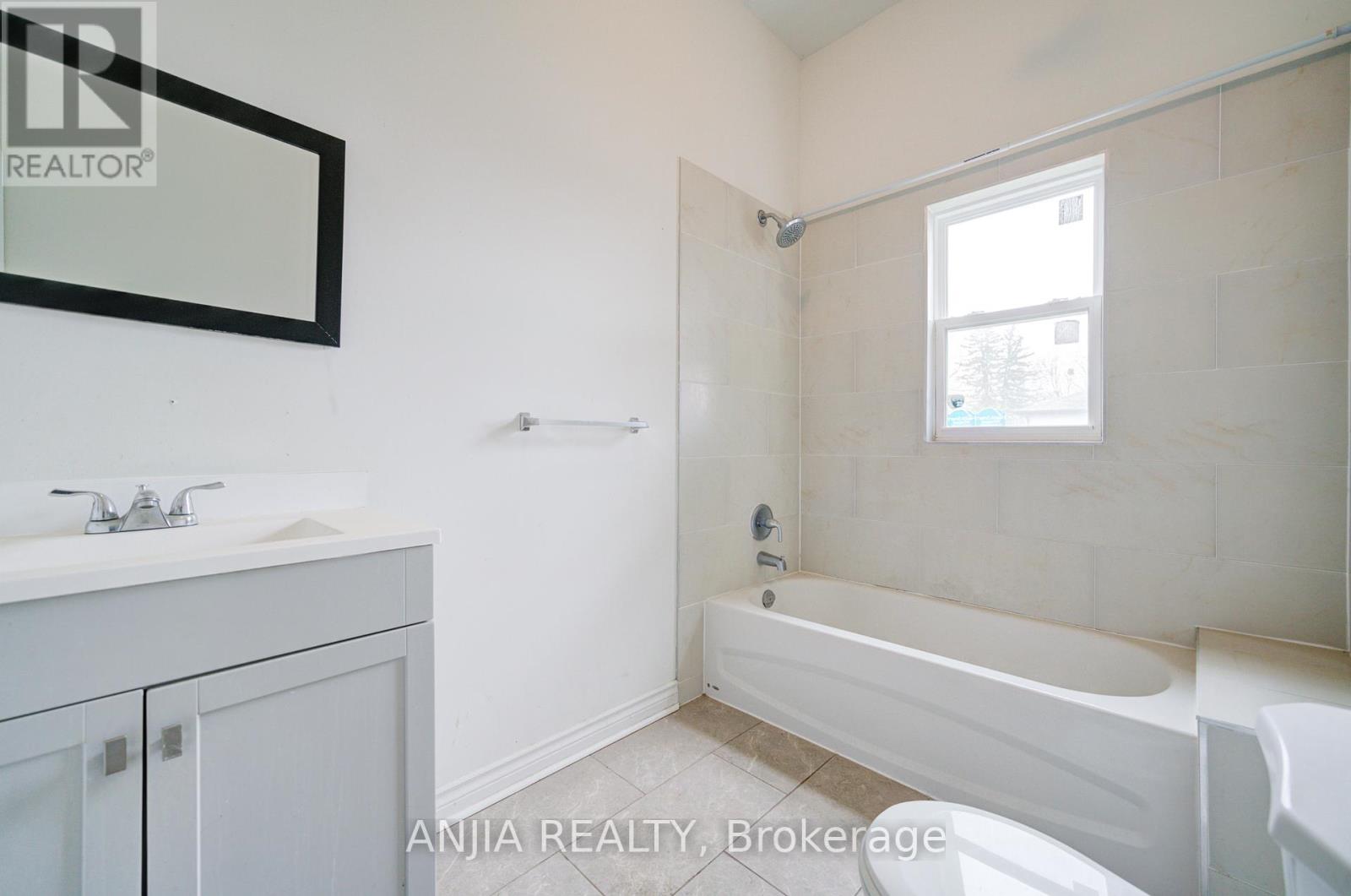 27 Jonquil Crescent, Markham (Bullock), Ontario  L3P 1T3 - Photo 8 - N12215376