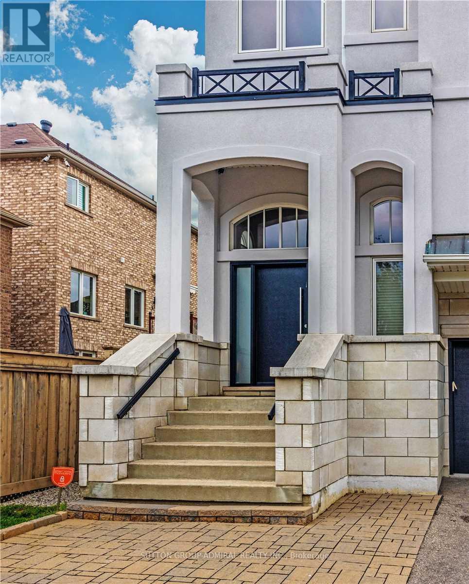 305 Ilan Ramon Boulevard, Vaughan (Patterson), Ontario  L6A 0W4 - Photo 2 - N12215403