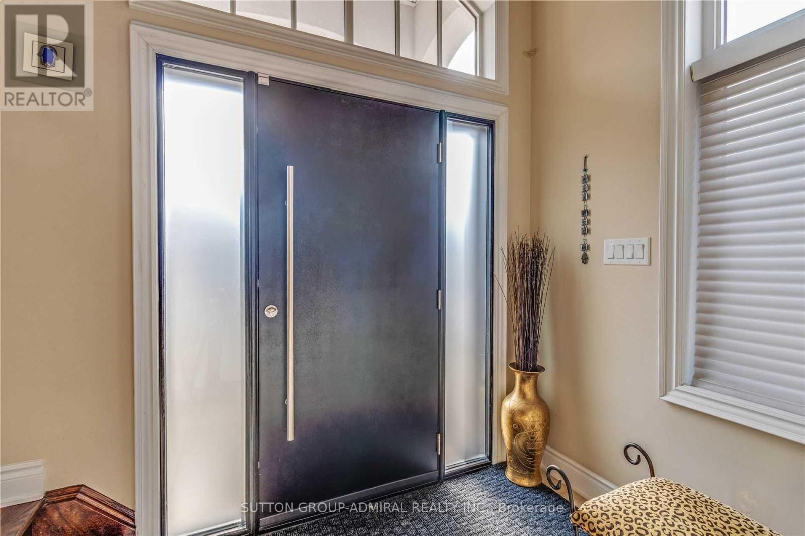 305 Ilan Ramon Boulevard, Vaughan (Patterson), Ontario  L6A 0W4 - Photo 3 - N12215403