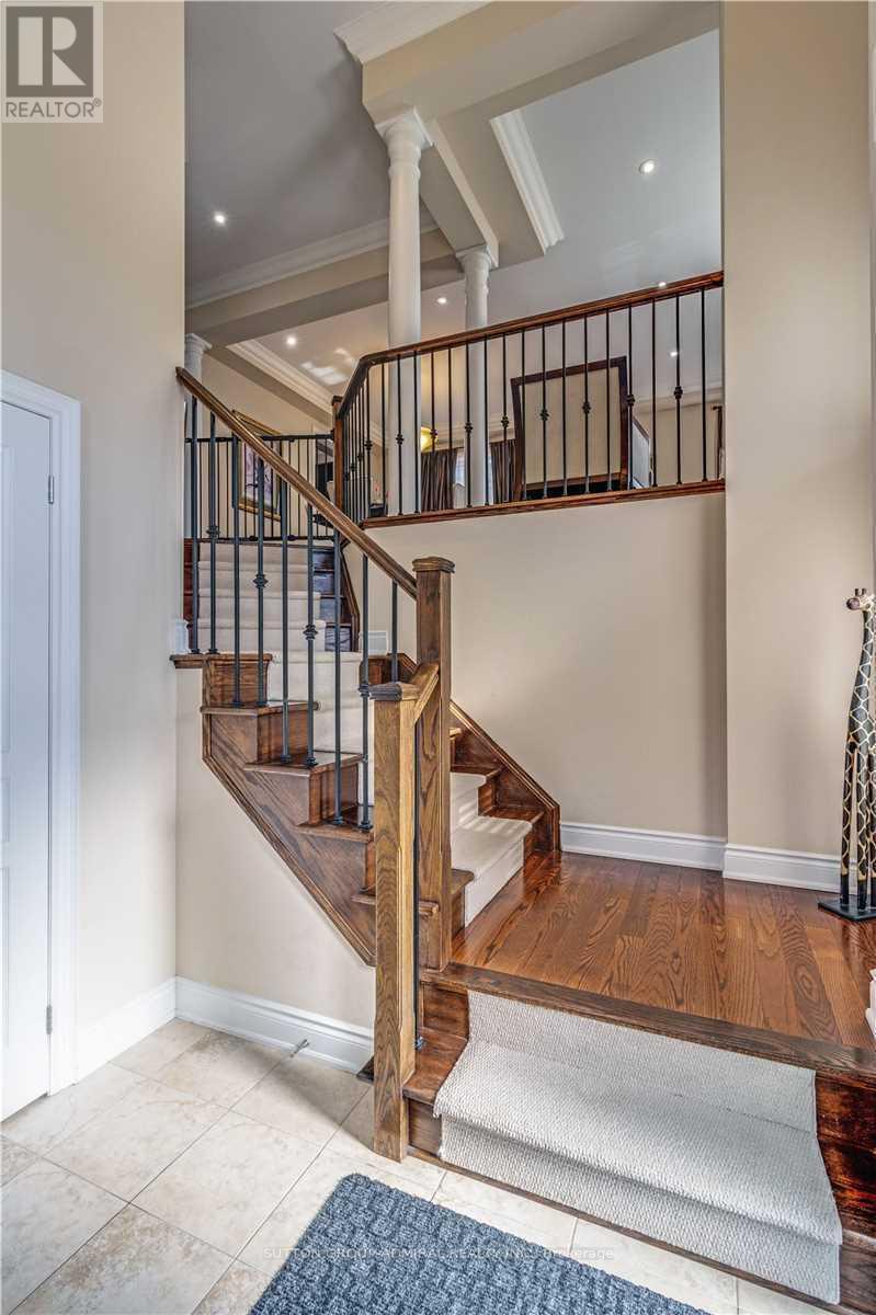305 Ilan Ramon Boulevard, Vaughan (Patterson), Ontario  L6A 0W4 - Photo 4 - N12215403
