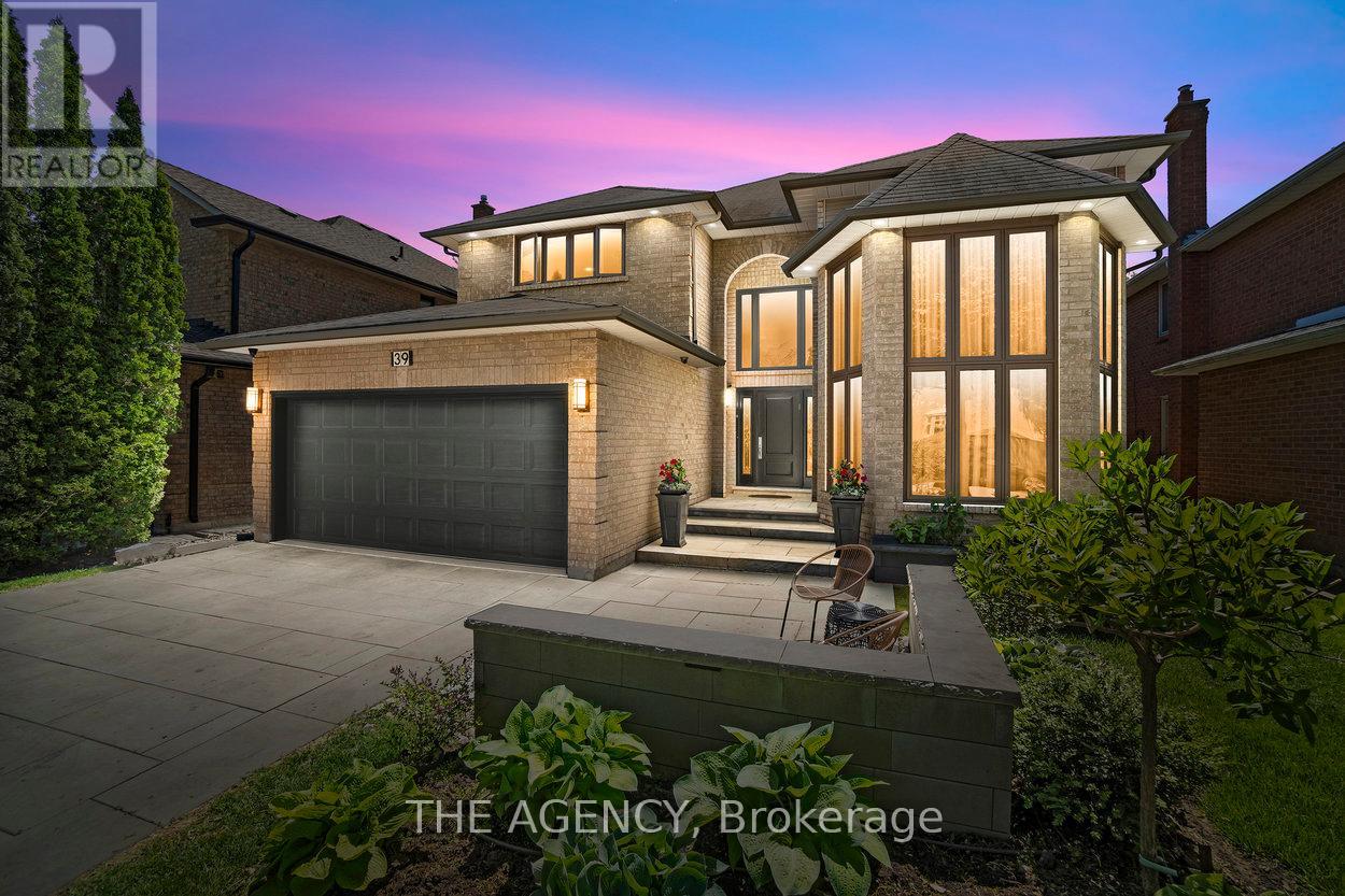 39 Savoy Crescent, Vaughan (Beverley Glen), Ontario  L4J 7W3 - Photo 2 - N12215440