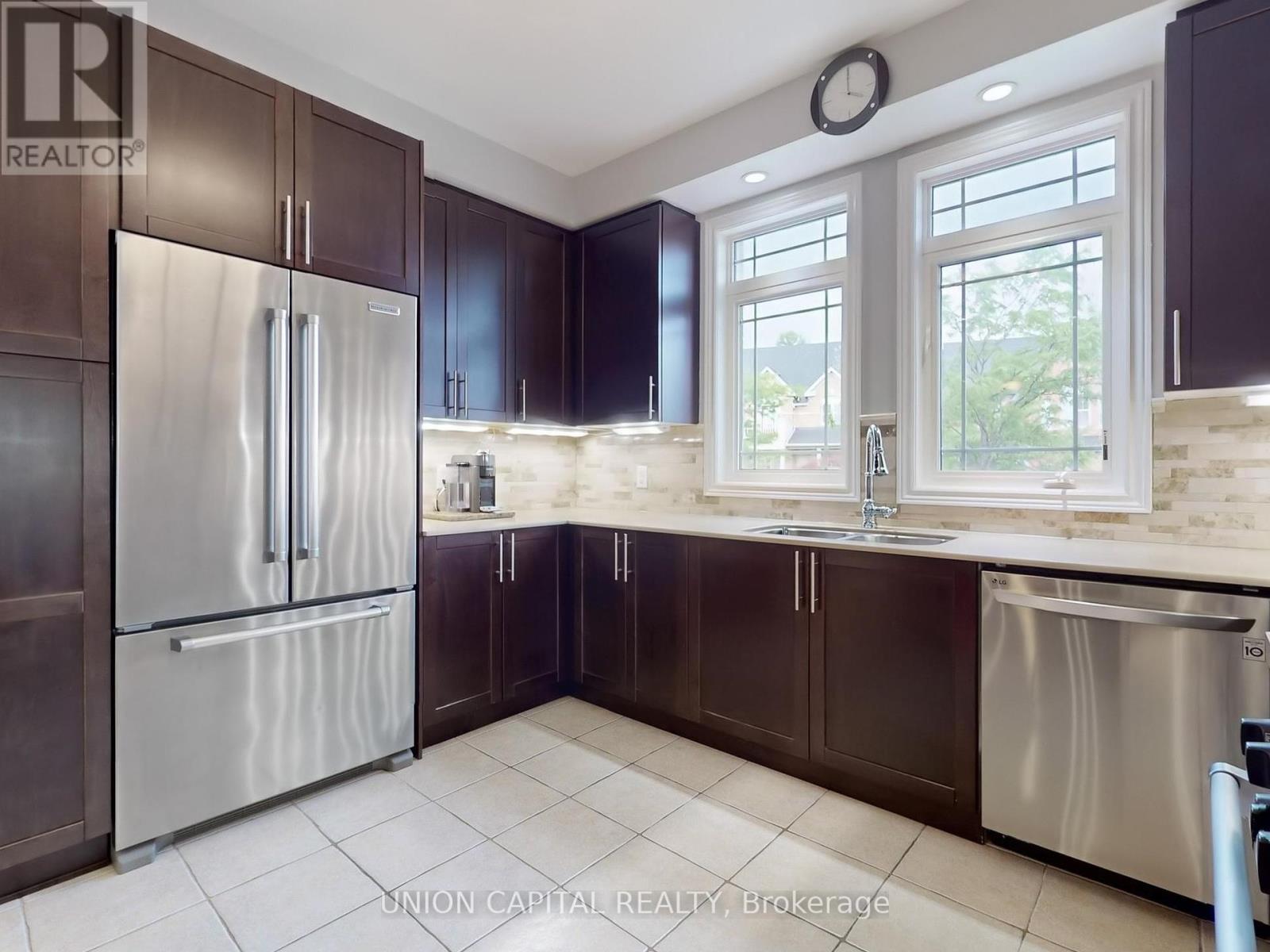 83 Mooney Street, Bradford West Gwillimbury (Bradford), Ontario  L3Z 0K7 - Photo 19 - N12215540