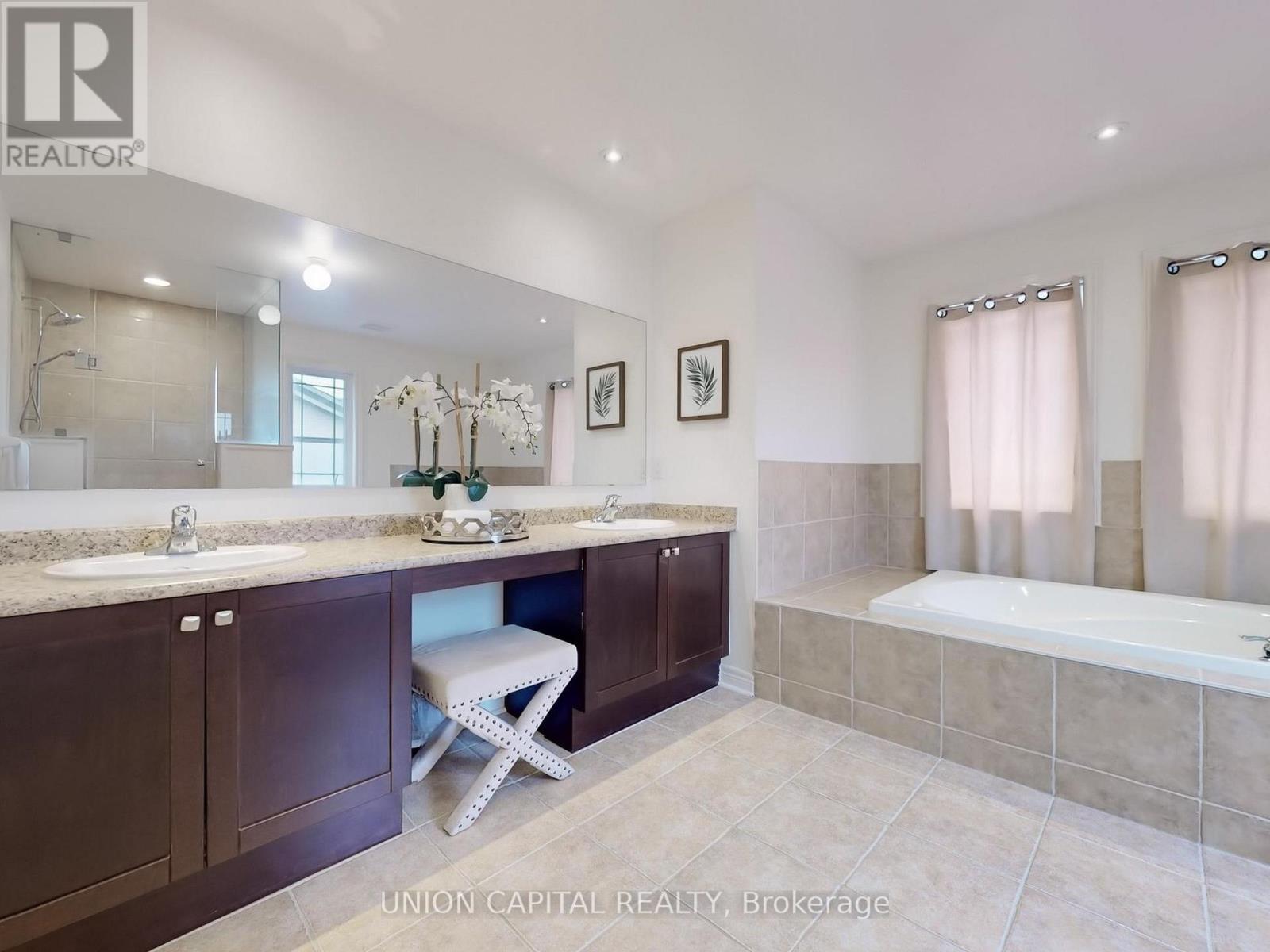 83 Mooney Street, Bradford West Gwillimbury (Bradford), Ontario  L3Z 0K7 - Photo 28 - N12215540