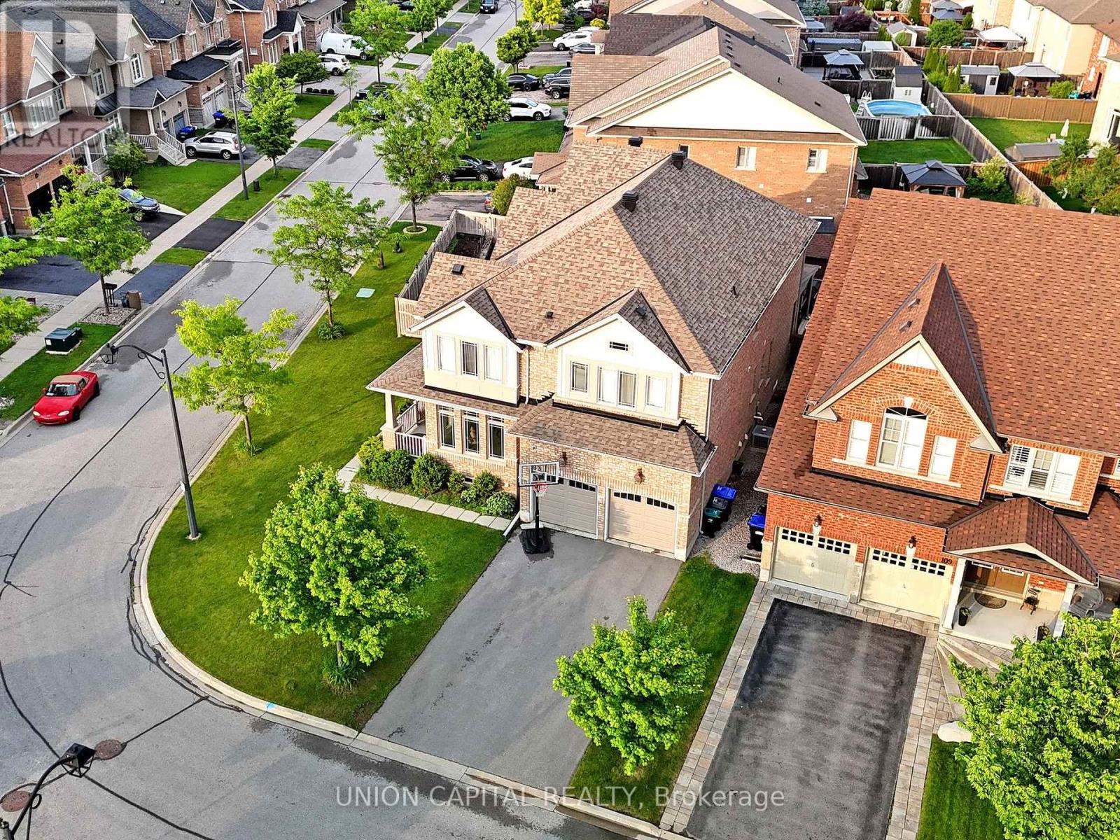 83 Mooney Street, Bradford West Gwillimbury (Bradford), Ontario  L3Z 0K7 - Photo 3 - N12215540