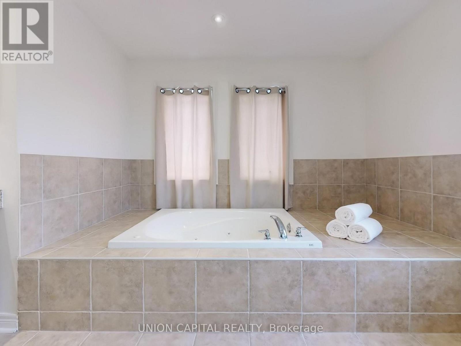 83 Mooney Street, Bradford West Gwillimbury (Bradford), Ontario  L3Z 0K7 - Photo 30 - N12215540