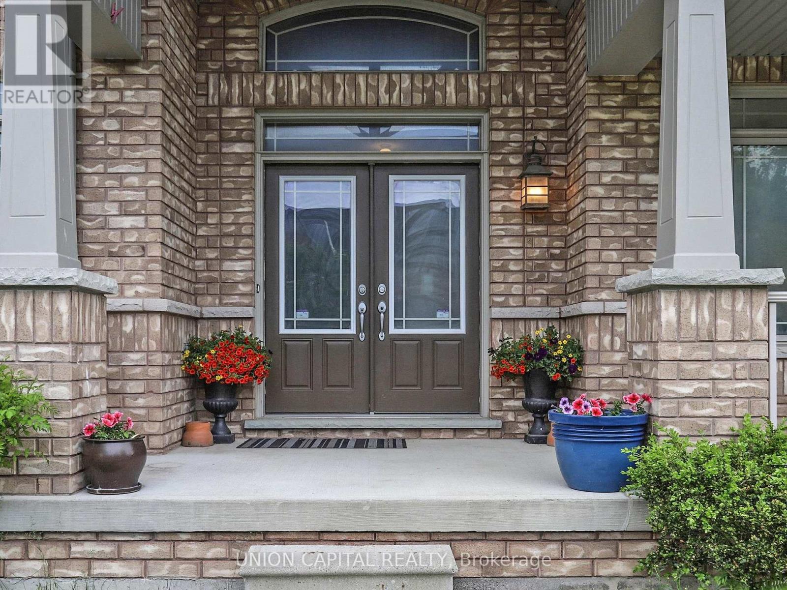 83 Mooney Street, Bradford West Gwillimbury (Bradford), Ontario  L3Z 0K7 - Photo 4 - N12215540