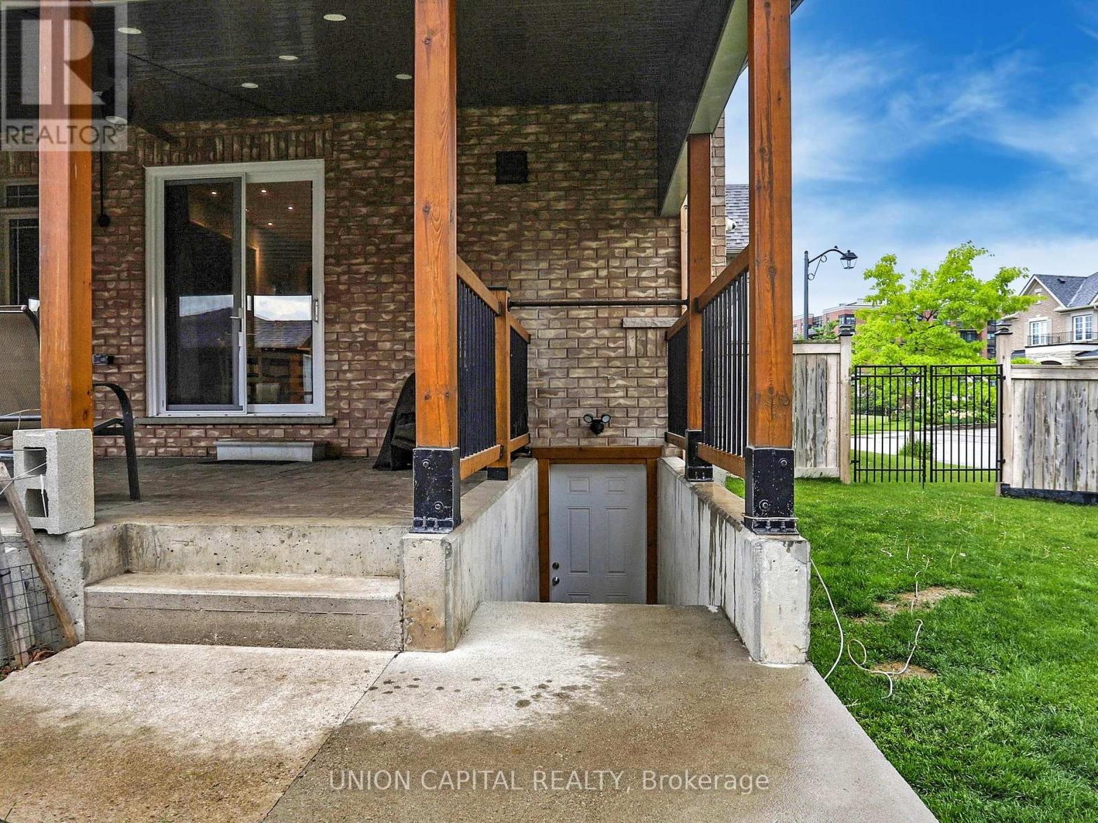 83 Mooney Street, Bradford West Gwillimbury (Bradford), Ontario  L3Z 0K7 - Photo 46 - N12215540