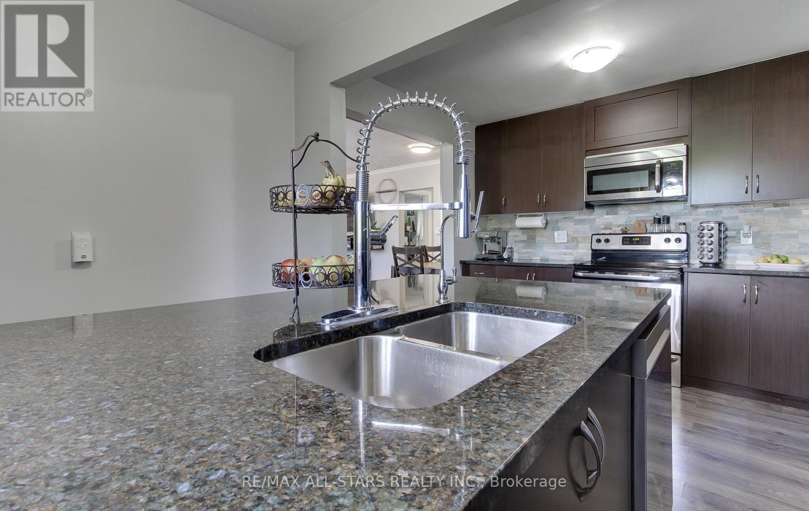 297 Walter Drive, Georgina (Keswick South), Ontario  L4P 3A8 - Photo 11 - N12215625