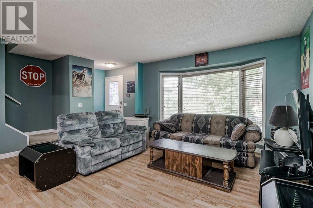 Property at 868 Queensland Drive SE image 4