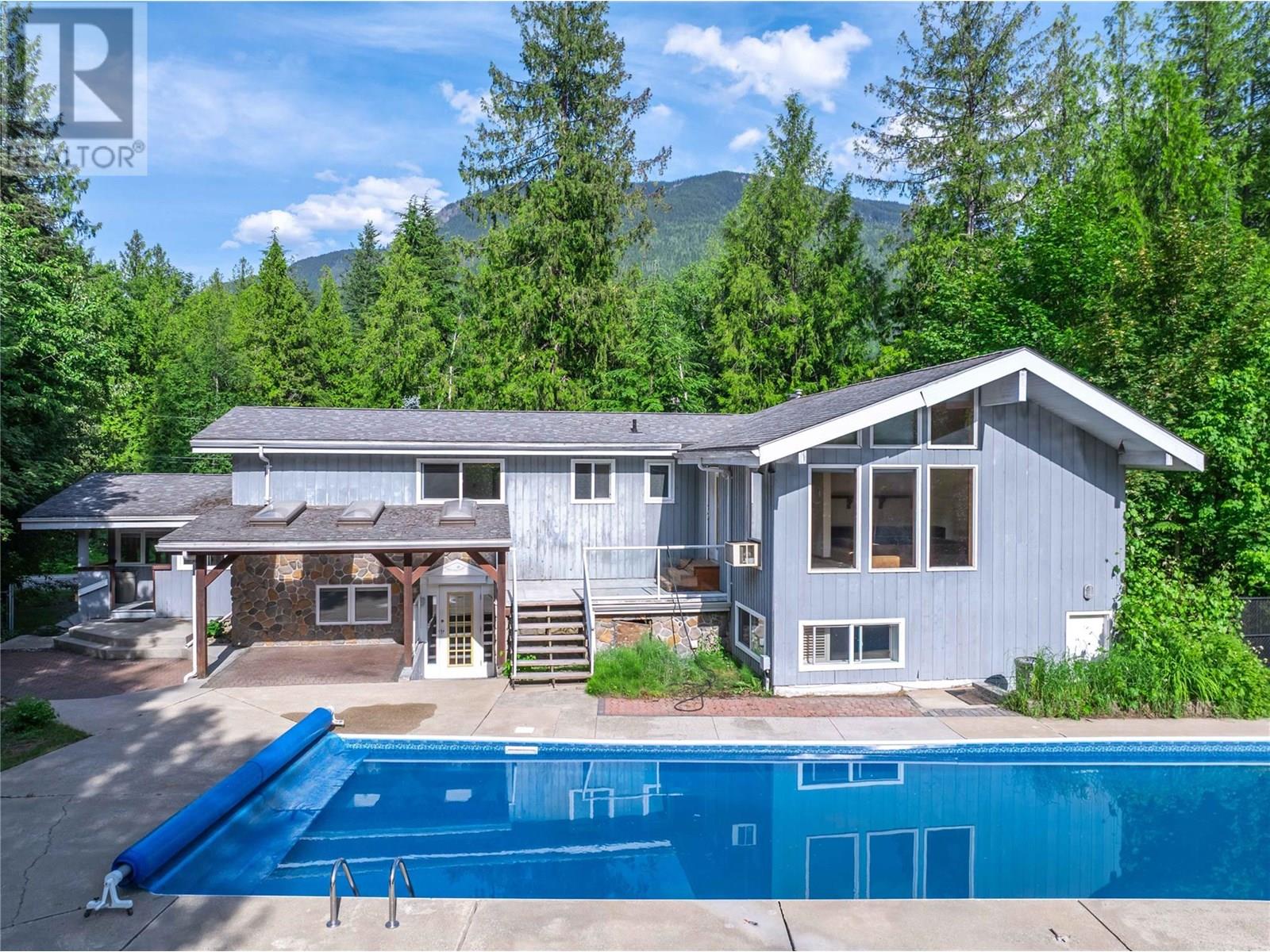 1833 Park Drive, Revelstoke, British Columbia  V0E 2S1 - Photo 3 - 10351620