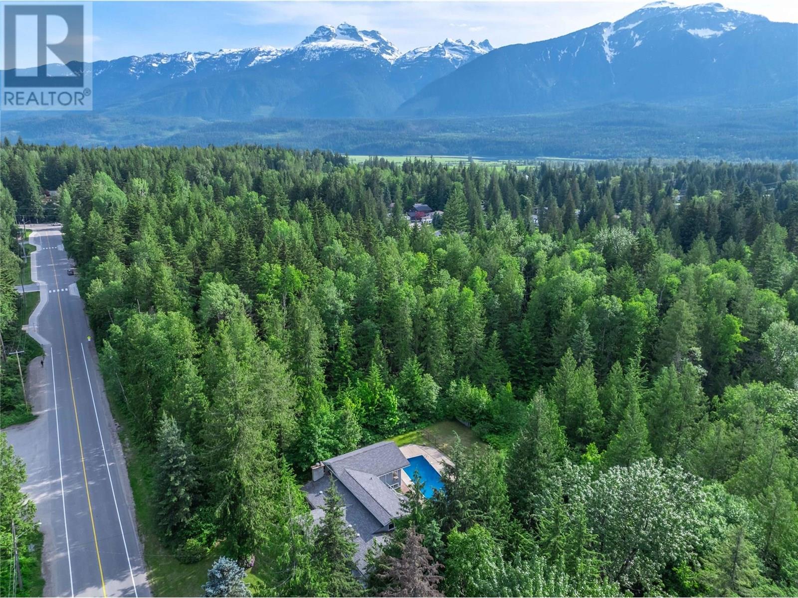 1833 Park Drive, Revelstoke, British Columbia  V0E 2S1 - Photo 6 - 10351620