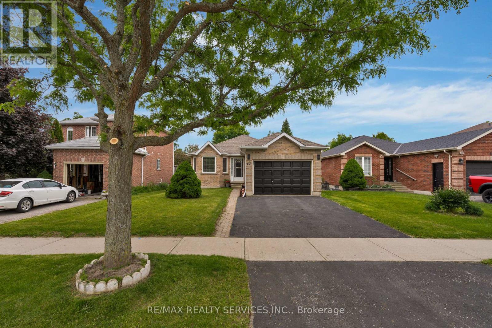 47 Sydenham Wells, Barrie (Georgian Drive), Ontario  L4M 6R4 - Photo 1 - S12215362