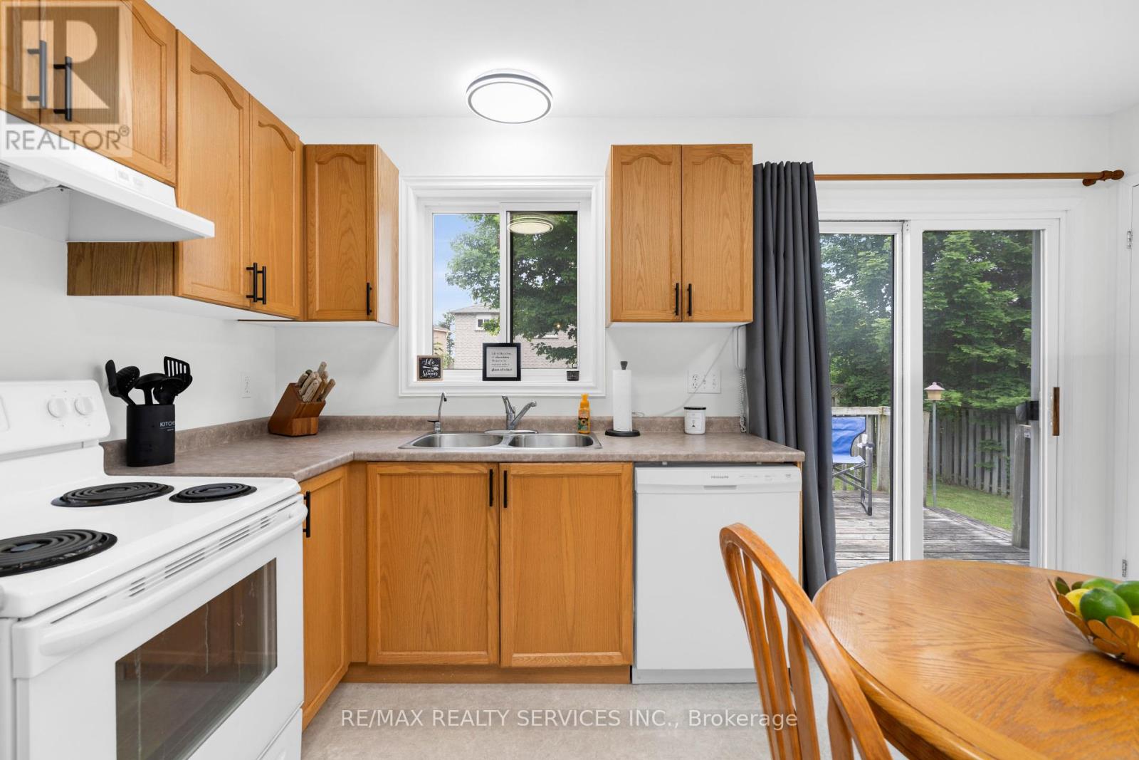 47 Sydenham Wells, Barrie (Georgian Drive), Ontario  L4M 6R4 - Photo 17 - S12215362