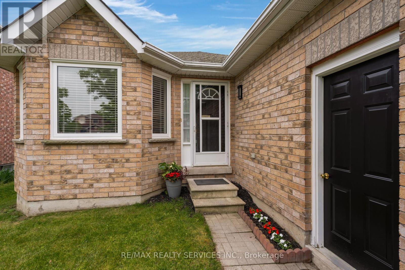 47 Sydenham Wells, Barrie (Georgian Drive), Ontario  L4M 6R4 - Photo 5 - S12215362