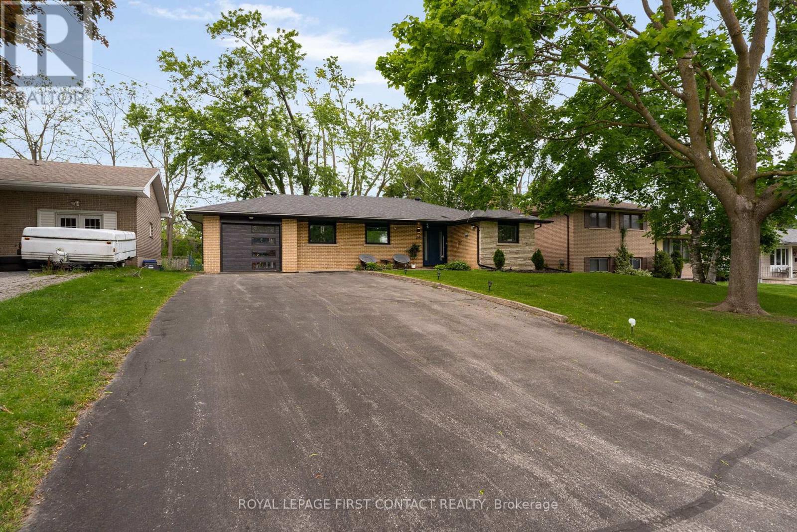 26 Ottaway Avenue, Barrie (Wellington), Ontario  L4M 2W7 - Photo 1 - S12215398