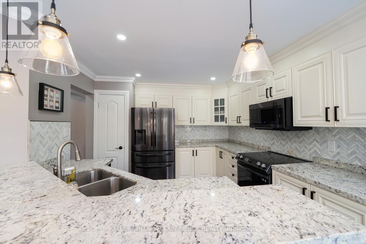 91 Succession Crescent, Barrie (Innis-Shore), Ontario  L4M 7G6 - Photo 15 - S12215431