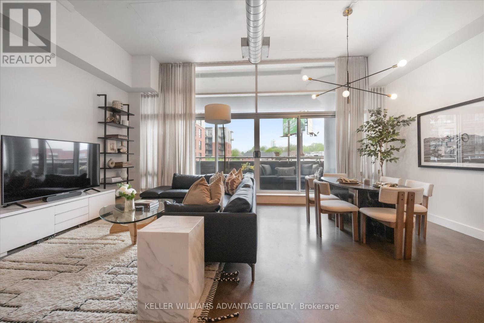 302 - 233 CARLAW AVENUE, Toronto, Ontario