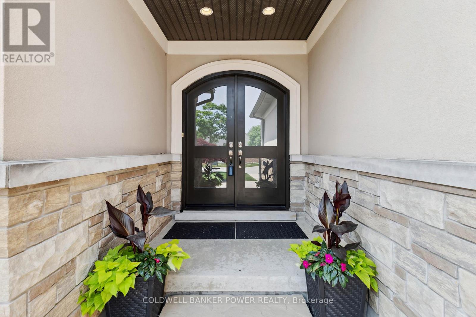 1376 Shore Road, London South (South A), Ontario  N6K 4Z8 - Photo 2 - X12215697