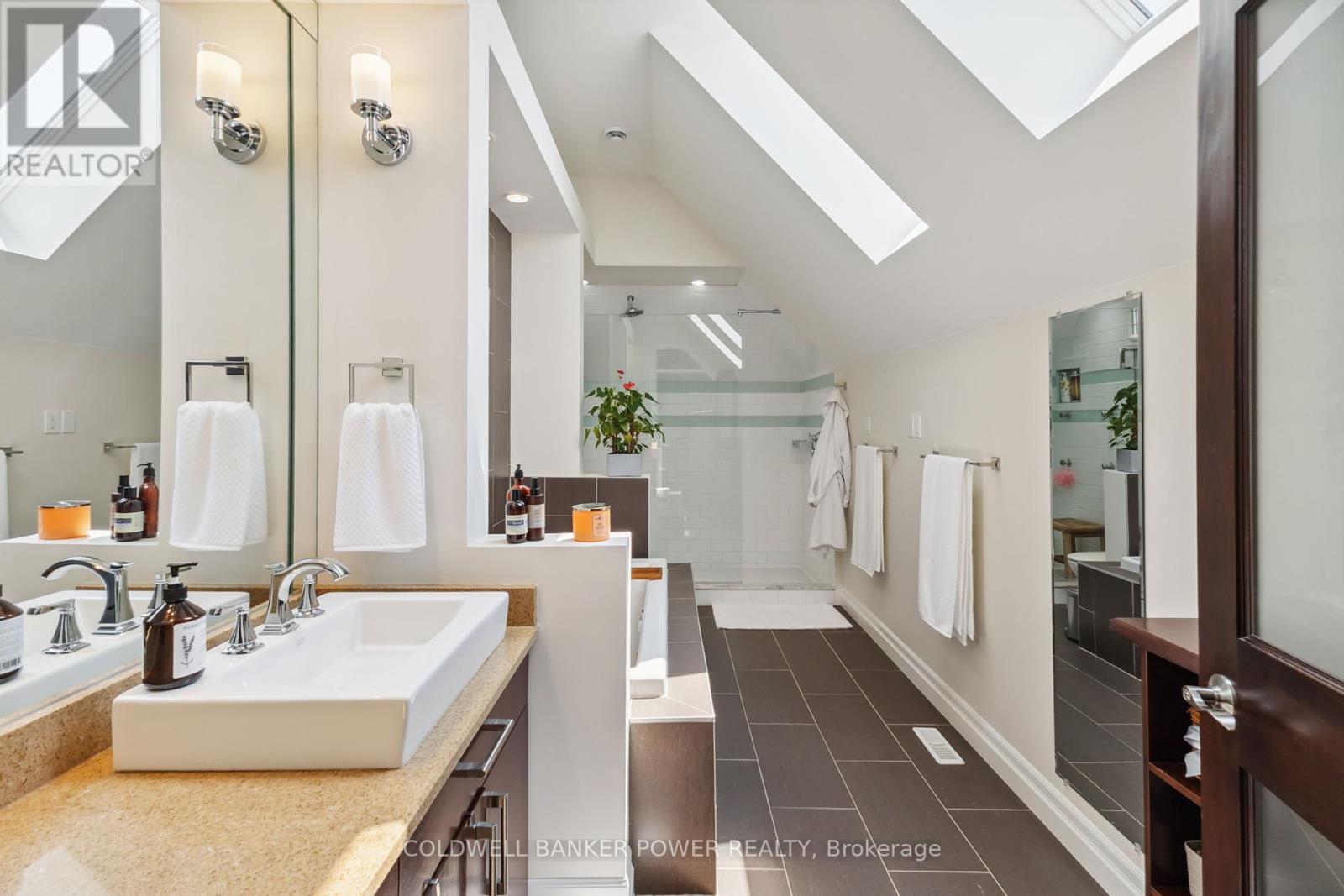 1376 Shore Road, London South (South A), Ontario  N6K 4Z8 - Photo 29 - X12215697