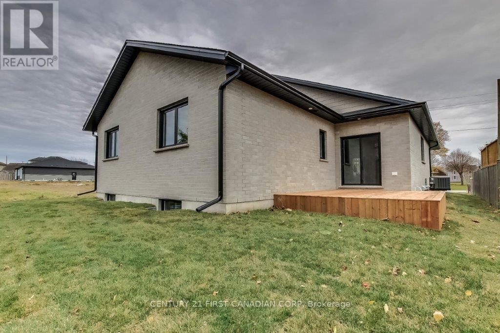 163 Elgin Avenue E, Goderich (Goderich (Town)), Ontario  N7A 1K7 - Photo 30 - X12215703