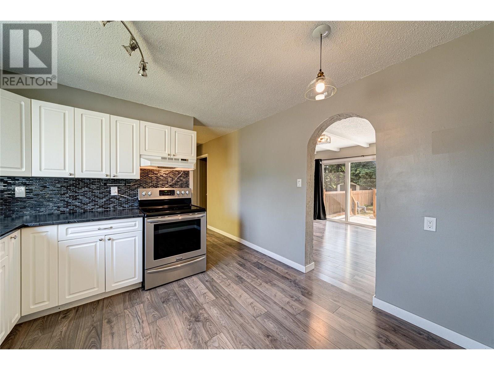 403a Mountain Ash Crescent, Sparwood, British Columbia  V0B 2G1 - Photo 8 - 10332533