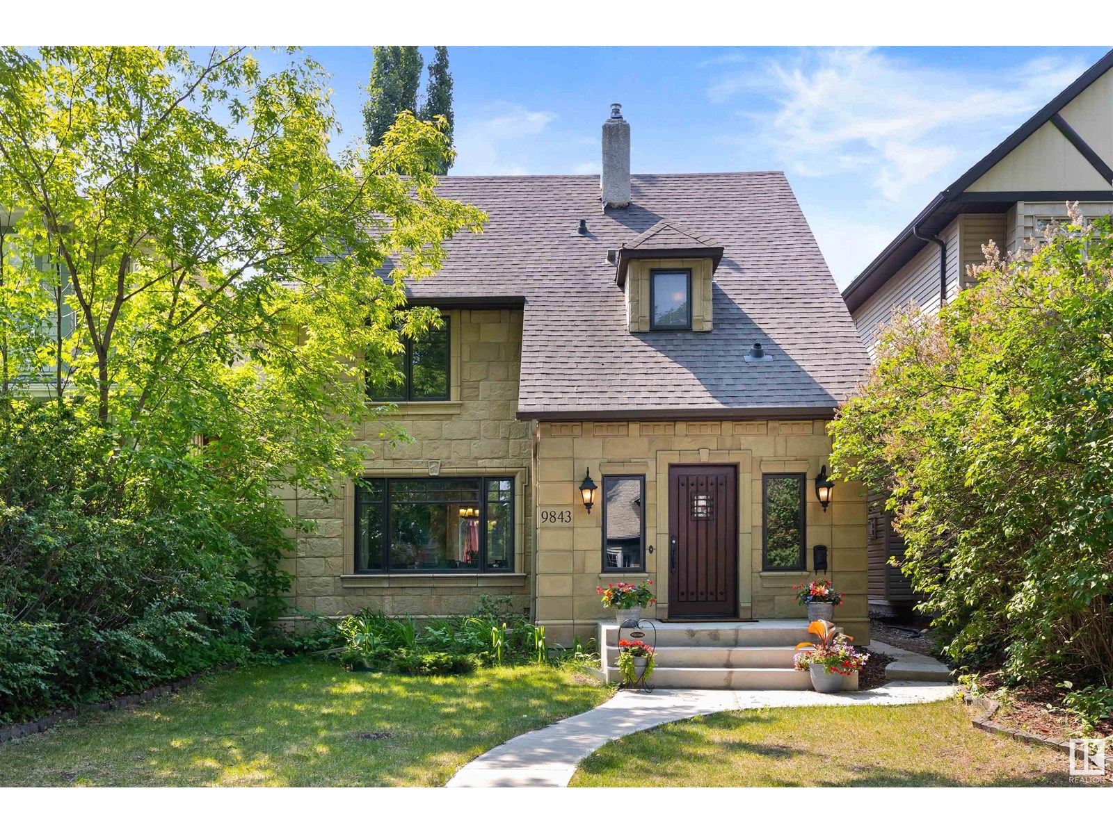 Property at 9843 92 AV NW image 1
