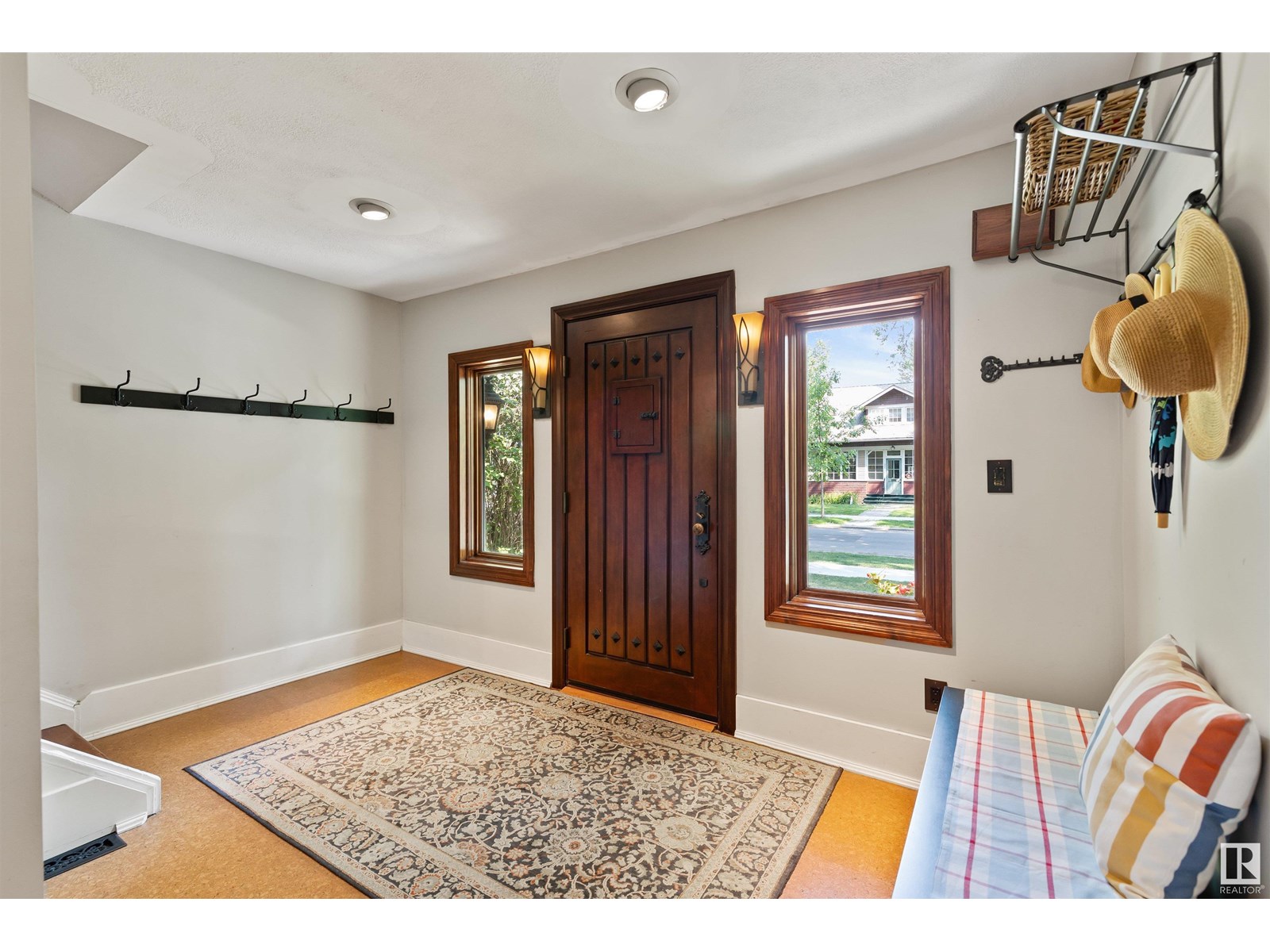 Property at 9843 92 AV NW image 2