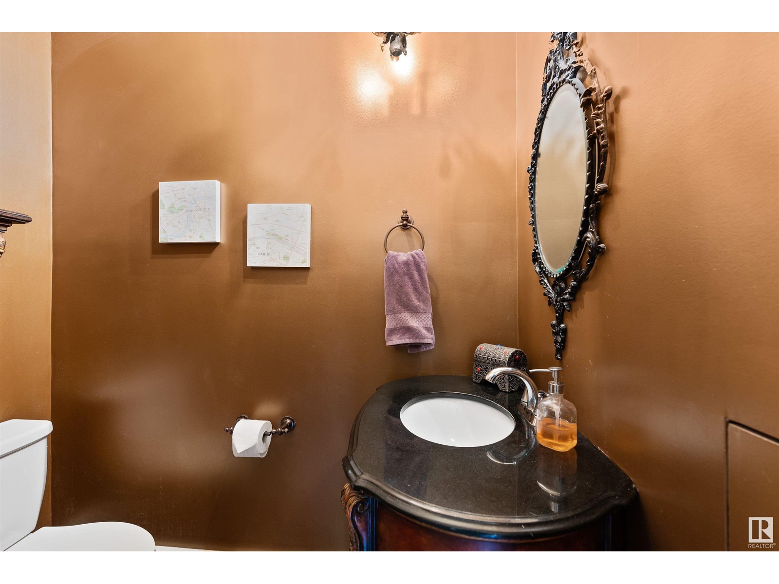 Property at 9843 92 AV NW image 4