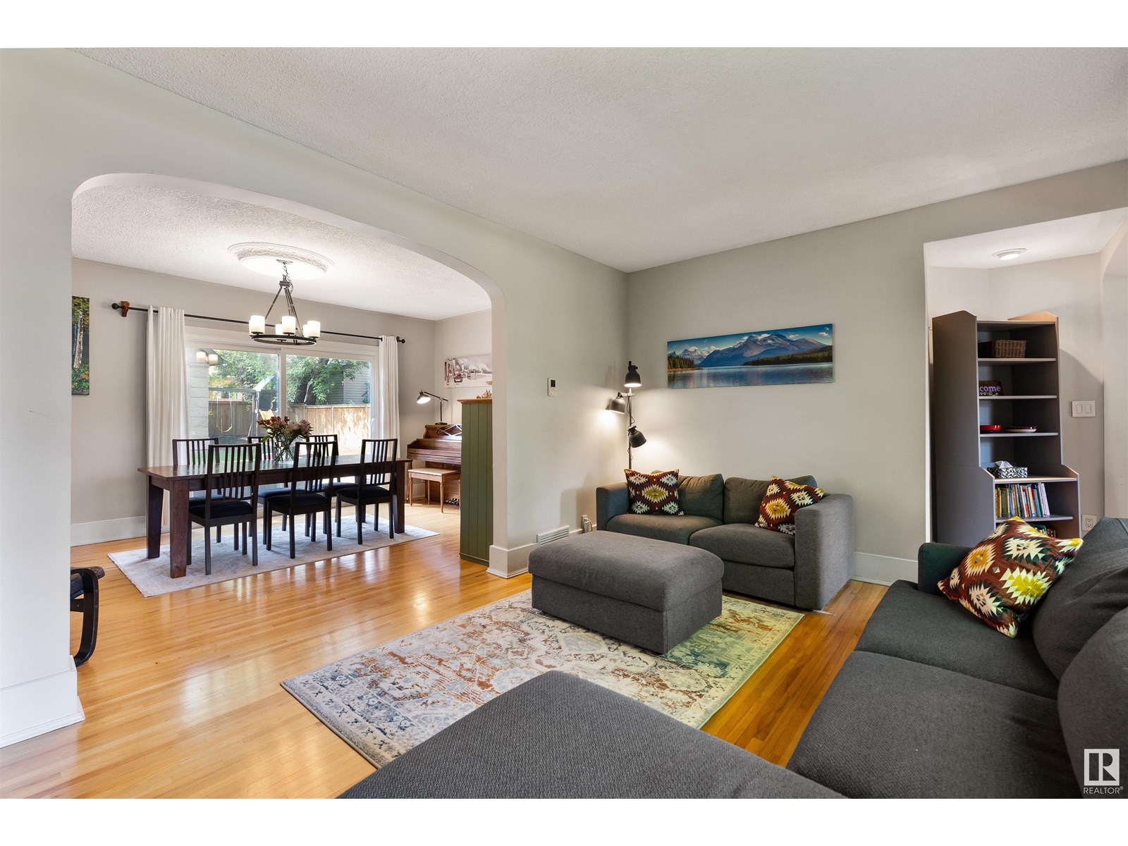 Property at 9843 92 AV NW image 5