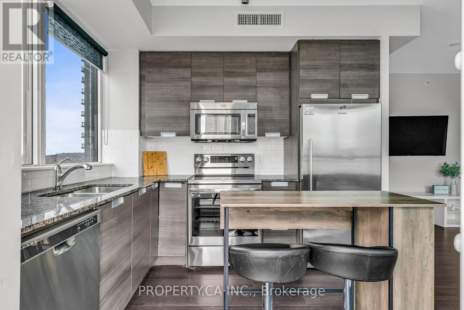 609 - 55 Eglinton Avenue W, Mississauga (Hurontario), Ontario  L5R 0E4 - Photo 4 - W12215313