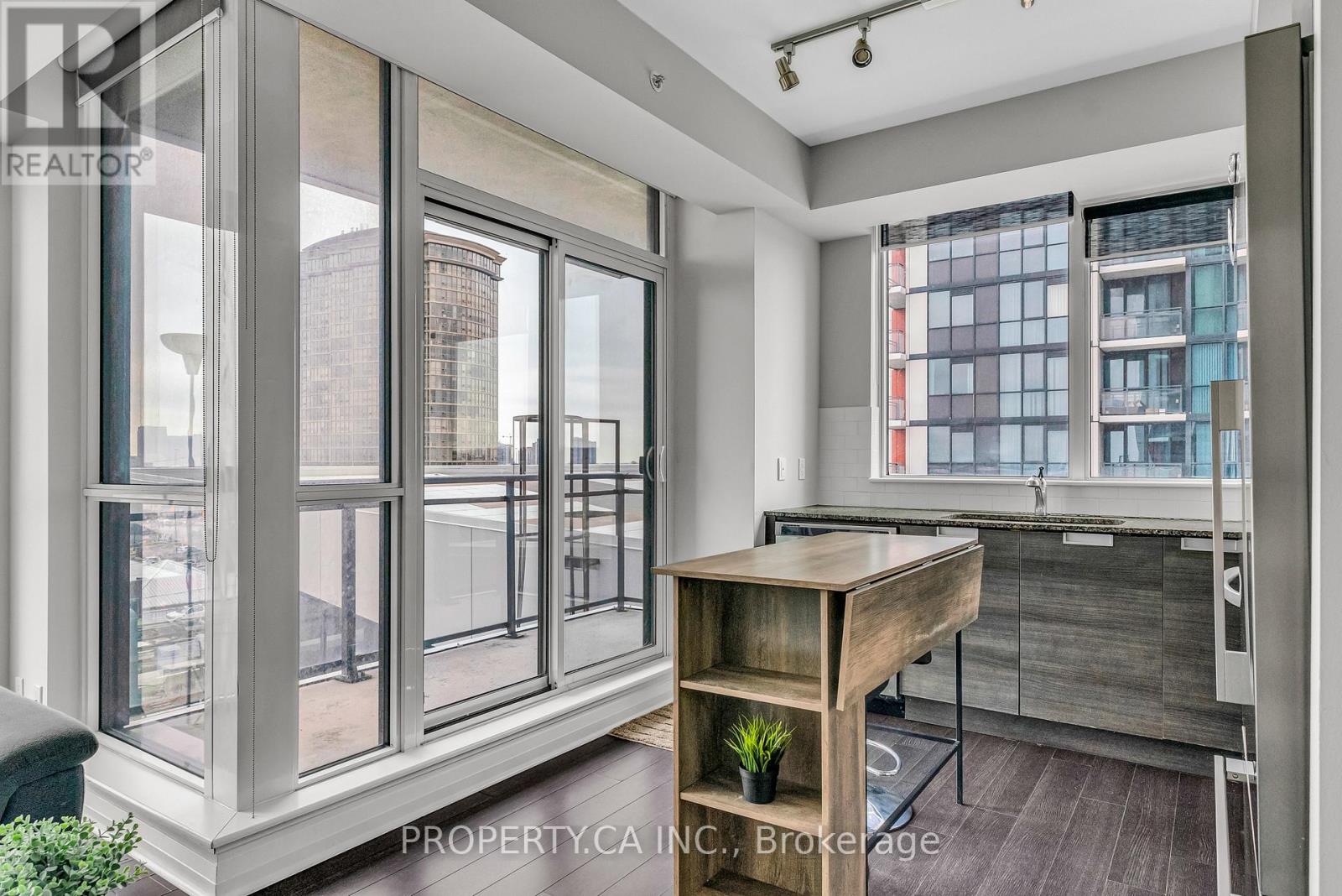 609 - 55 Eglinton Avenue W, Mississauga (Hurontario), Ontario  L5R 0E4 - Photo 5 - W12215313