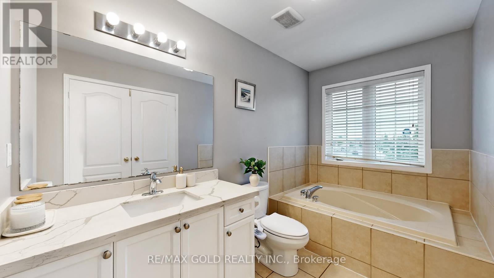 64 Sweet Clover Crescent, Brampton (Sandringham-Wellington), Ontario  L6R 2Z9 - Photo 24 - W12215325