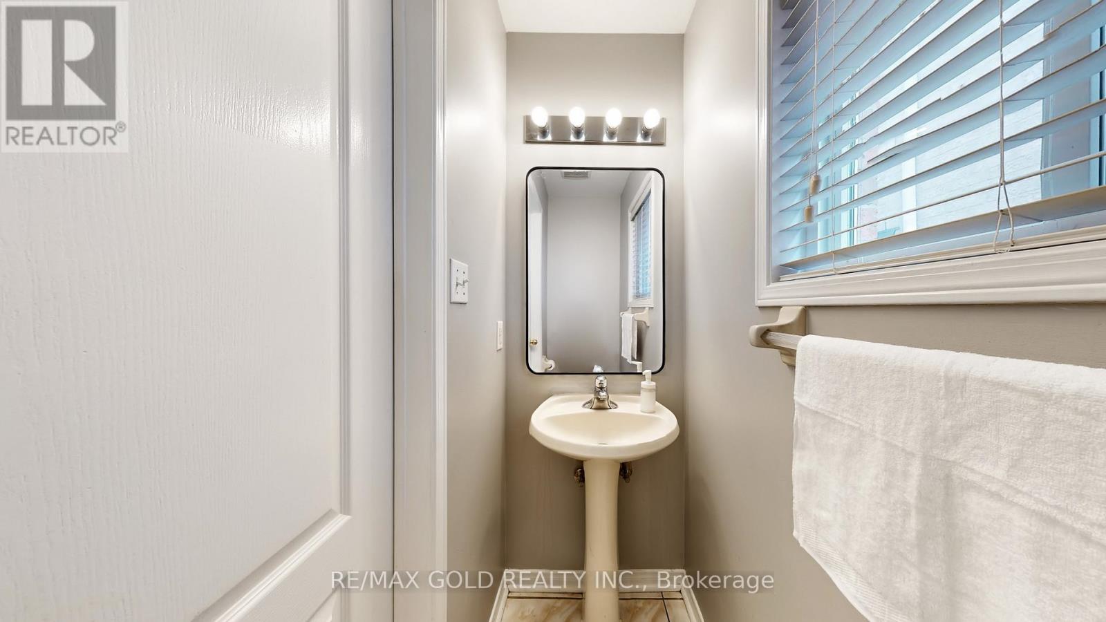64 Sweet Clover Crescent, Brampton (Sandringham-Wellington), Ontario  L6R 2Z9 - Photo 8 - W12215325